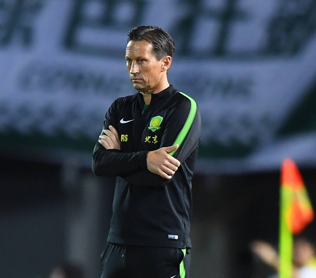  雷恩训练开放日，官宣日遗憾出局引观众欢呼，荷甲在即，更衣室氛围转暖