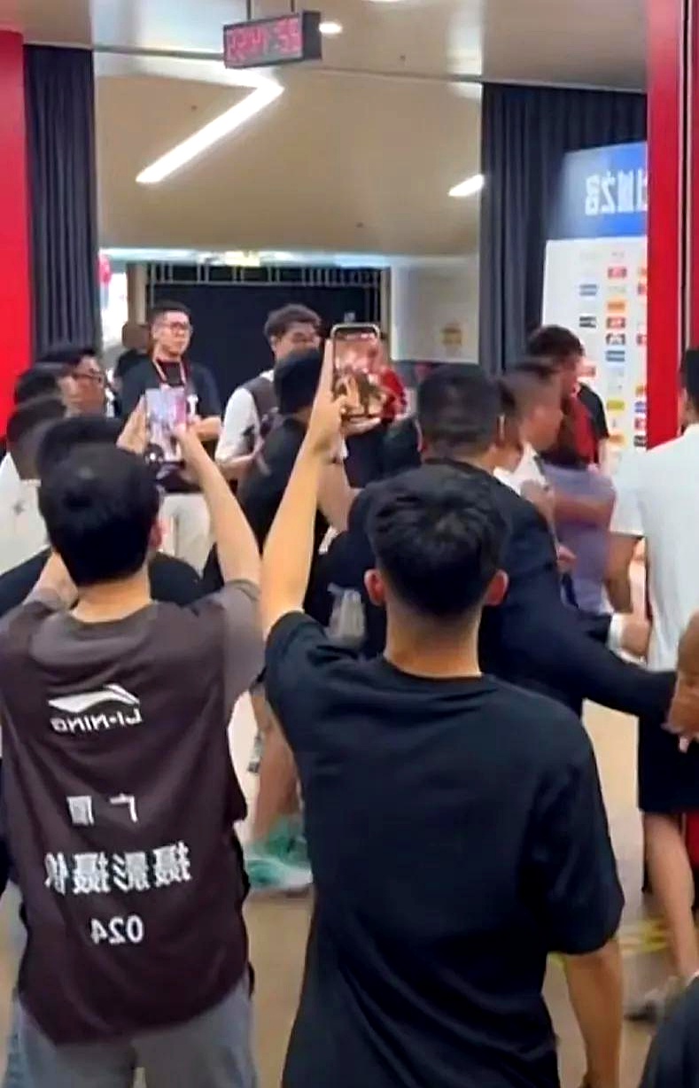 赛前CBA季后赛焦点战，奥兰多魔术完成伤情更新，球迷炸锅，更衣室氛围转暖的简单介绍