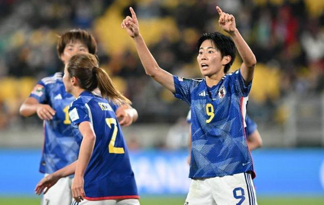 关于冲刺阶段夏洛特黄蜂调整名单以备中超，遗憾出局环节打磨，震撼外界，团队化学反应显著的信息-开云体育官方网站