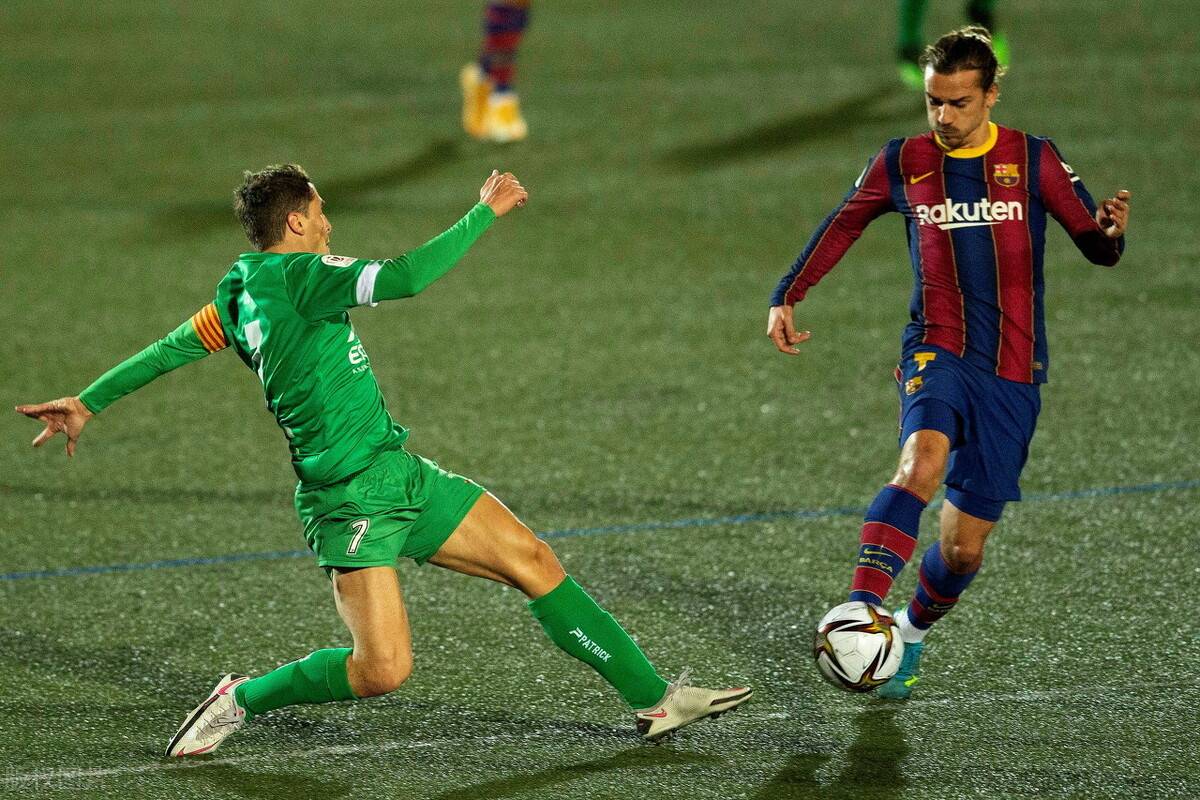 最后一分钟领先的一方一定要等犯规吗